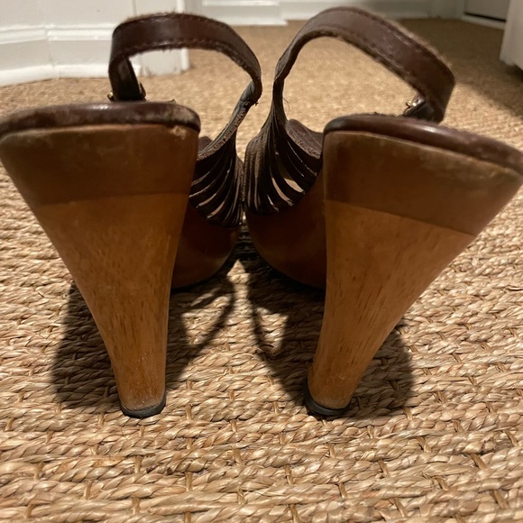 Michael Kors Brown Leather Strappy Sandals with Wooden Heels Size 8 - Picture 3 of 9